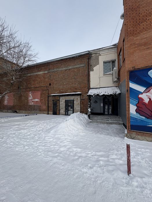 Продаются два соседних коммерческих помещения