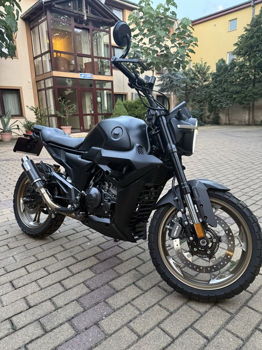 Motocicleta Zontes 125