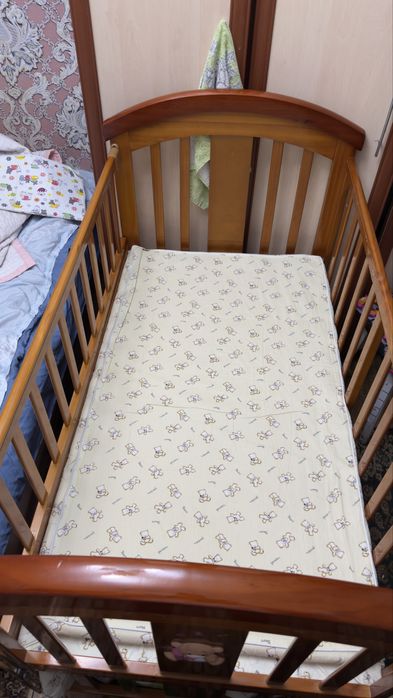 Bolalar uchun yotoqni sotaman