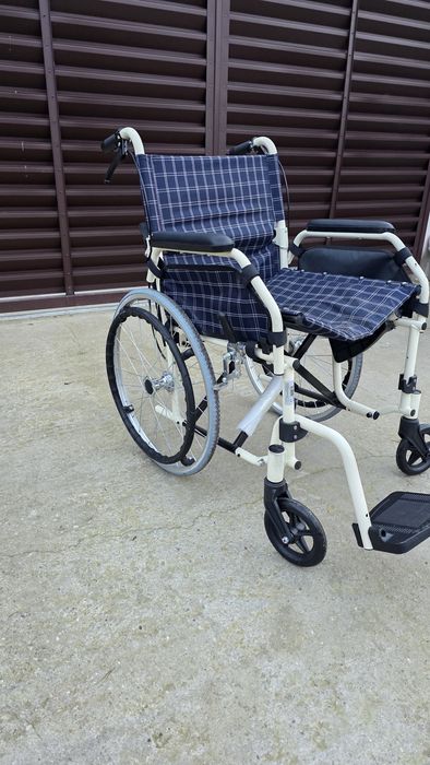 Scaun cu rotile roti