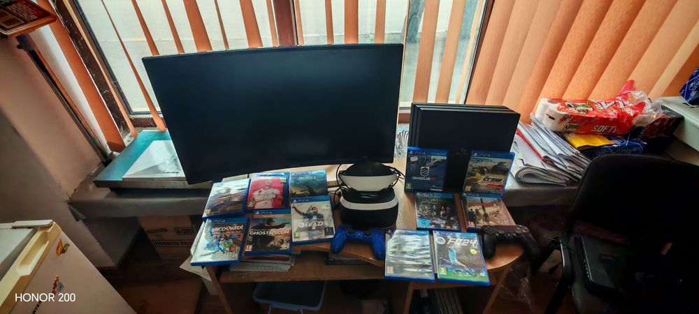 Monitor Asus144 hz curbat  și un viar ps4 pro de 1t