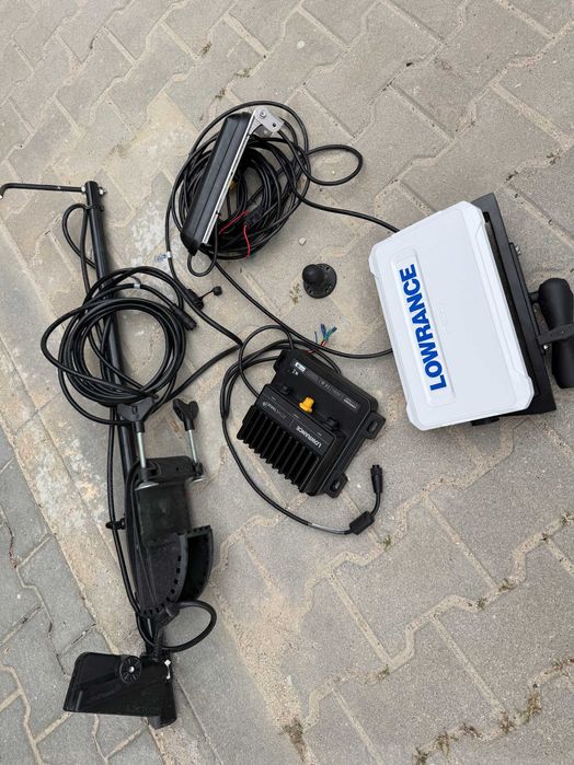 Сонар Lowrance HDS LIVE 9 + сонда 3в1, Active Target 1, акумулатор и стойка подарък