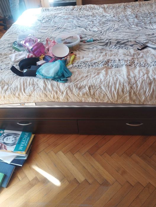 Продавам голяма спалня