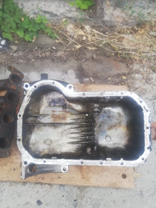 Продам поддон от Audi и коллектор