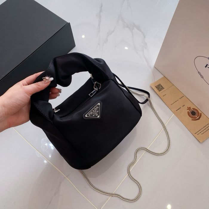 Дамска чанта прада