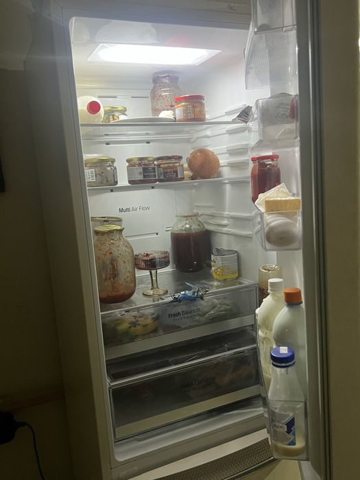 Продам холодильник LG, высота 2 м