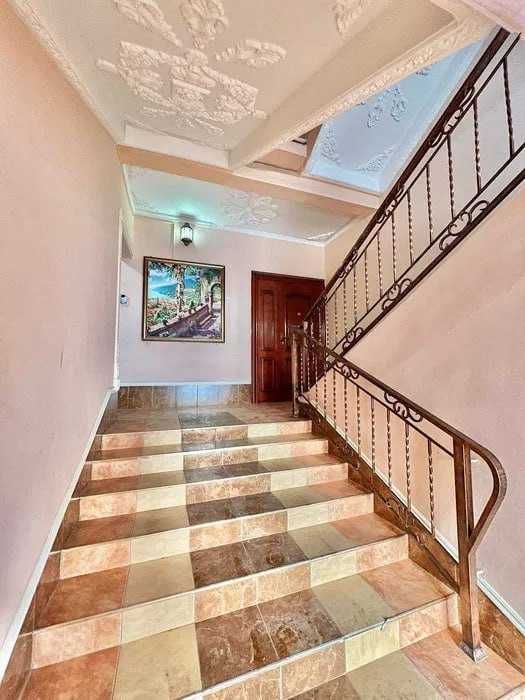 Мирабад центр города ул Ойбек 5 ком 182м2 Евро ремонт;