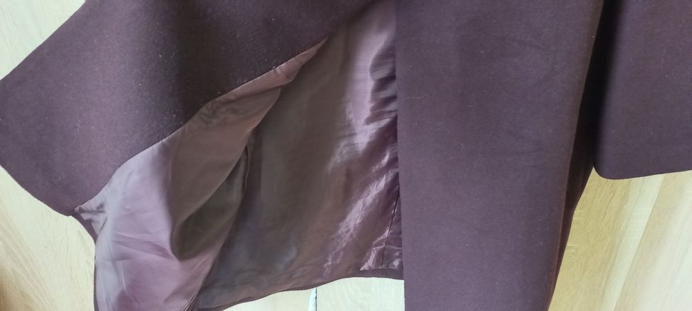 Две дамски палта и едно яке