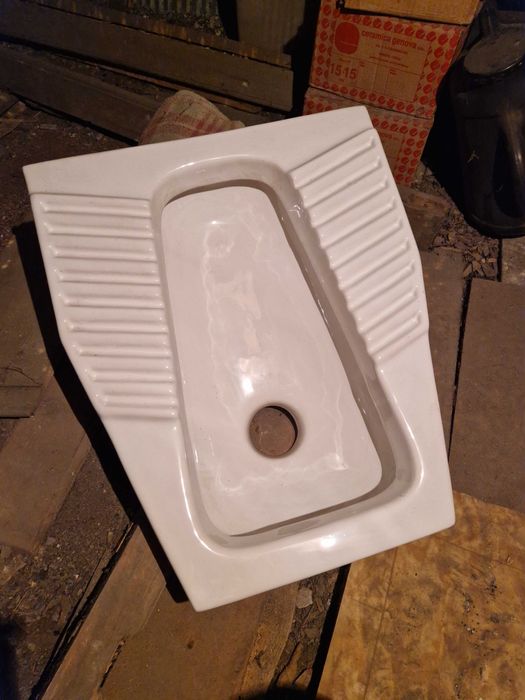 Продавам неупотребявани мивка за баня и клекало за тоалетна