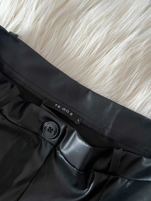 Pantaloni de piele