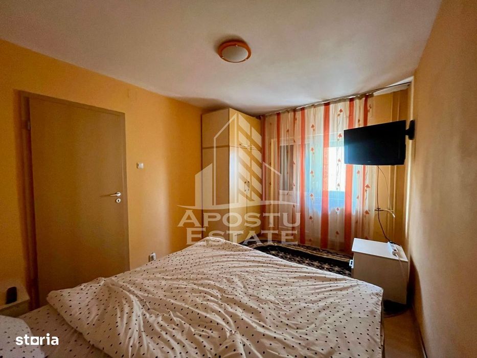 Apartament cu 3 camere, 2 bai, etaj intermediar, zona Aradului