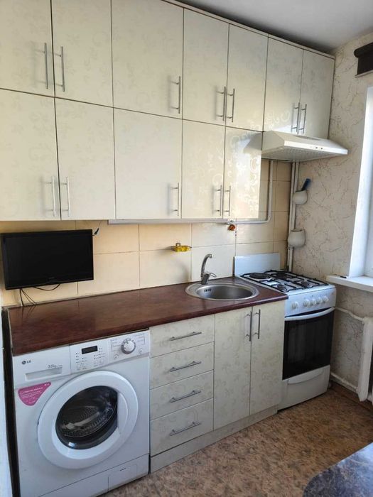 продам 2 ком квартиру район Атлантида