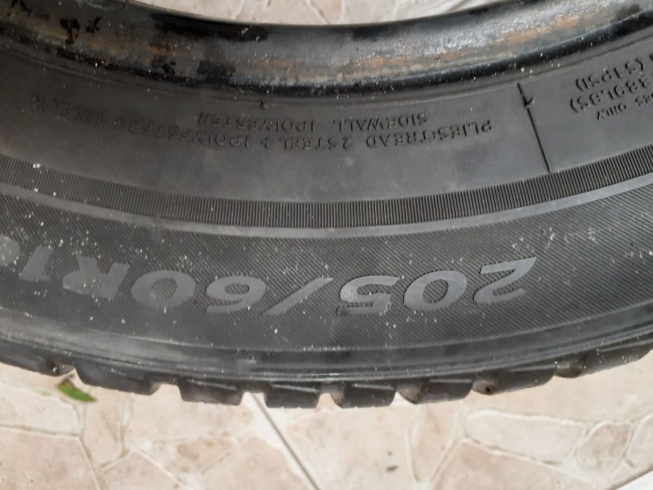 Зимна гума 205/60 R16 92H,много запазена с хубав протектор,