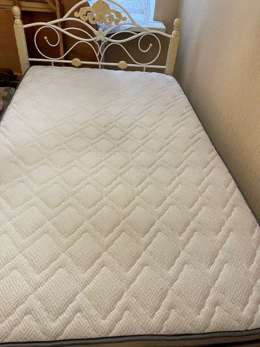 Кровать с ортопедическим матрасом