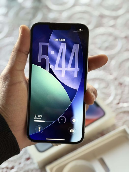 Продавам iphone отлично запазен цвят син състояние на батерията 78%