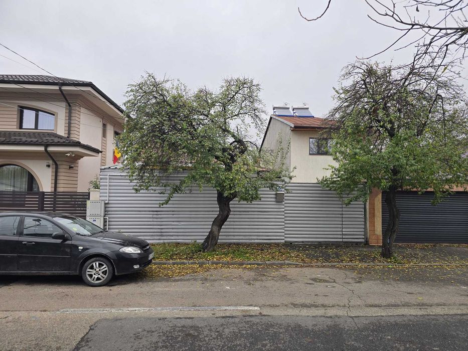 De vanzare teren 246 mp cu casă batraneasca