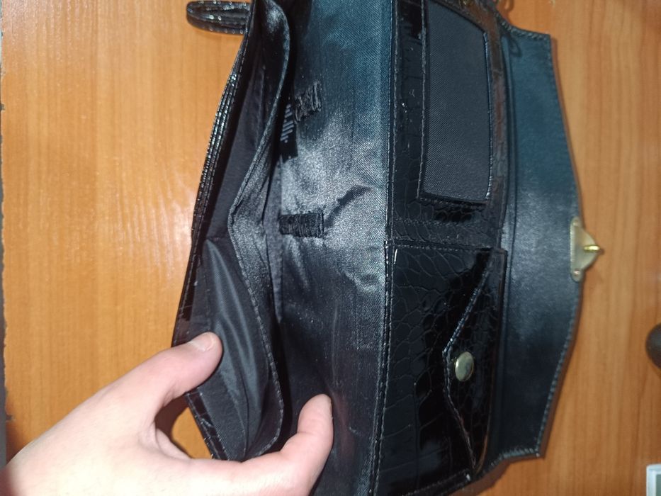 Продам клатч в хорошем состоянии