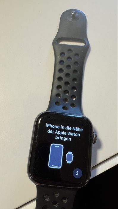 Apple Watch серия 5 (Nike) 2020 г.