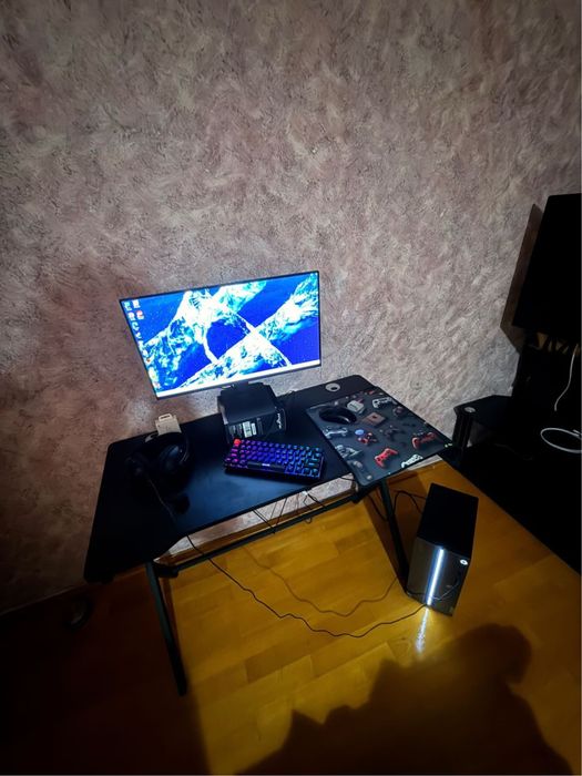 PC Gaming cu tot cu periferice noi