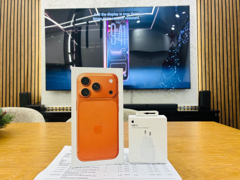 Нов iPhone 17 Pro 256GB Orange  подарък Кейс и Адаптер