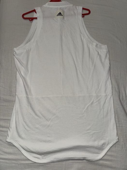 Maiou sport Adidas alb – model clasic, respirabil