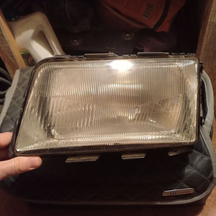 Левая фара ауди 100 с4