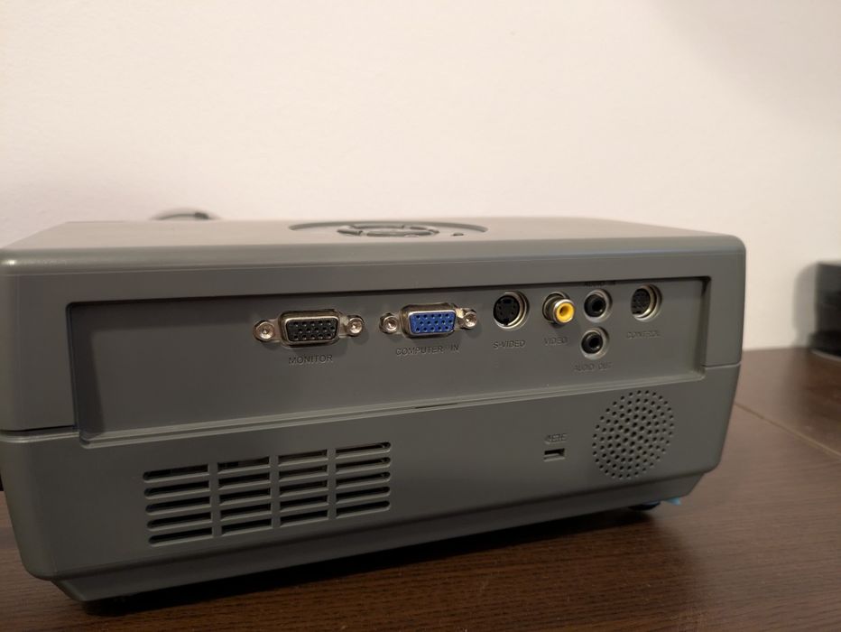 Videoproiector Toshiba TDP-S8