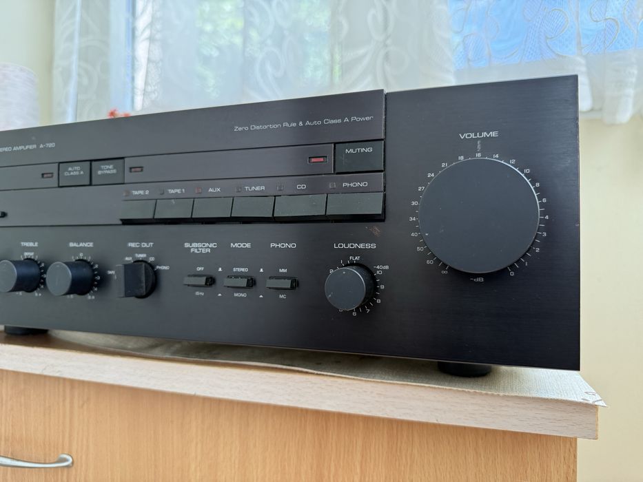 Yamaha A-720 Качествен стерео усилвател