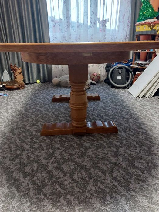 Masă din lemn masiv