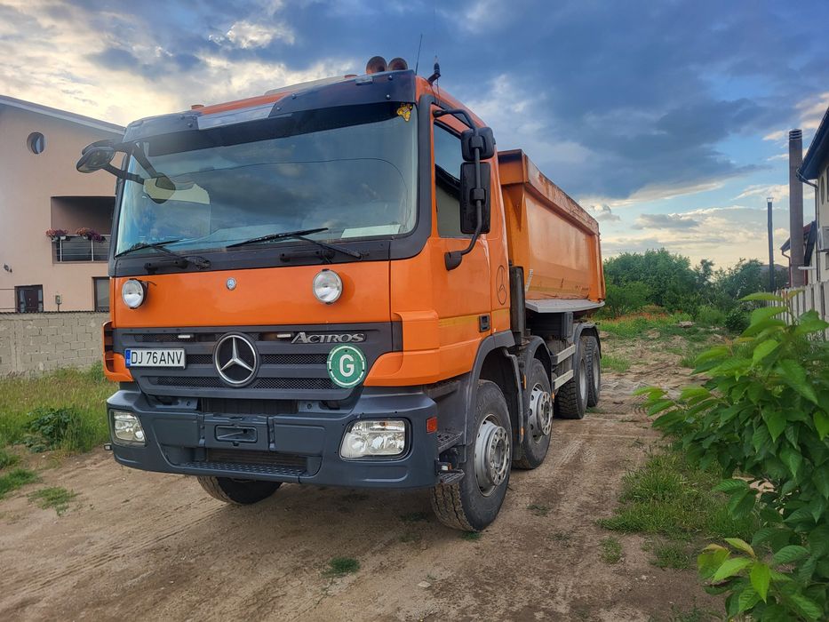 Demolări case evacuare moluz, și pământ umplutură