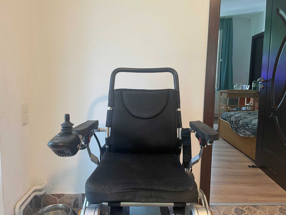 Vand Scaun cu rotile electric pliabil KAKIGO 150 kg