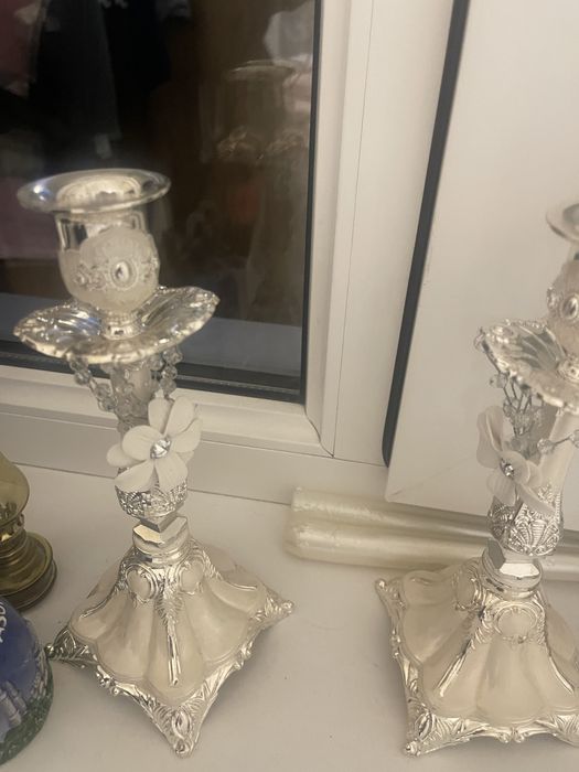 Зеркало и подсвечники