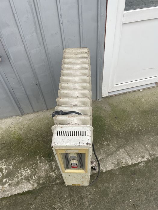 Vând calorifer ulei