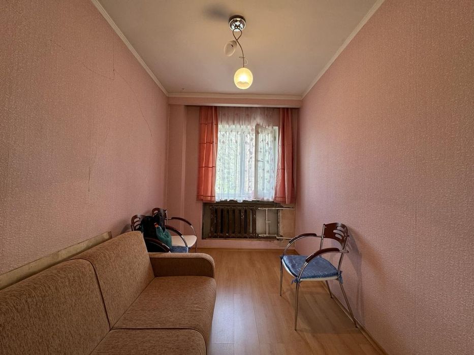 Продам 3/2/4 на Метро Космонавты!