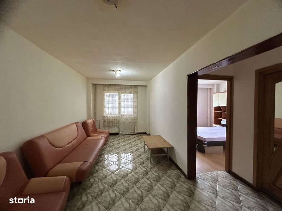 Apartament cu 3 camere confort 1 decomandat în Prundu