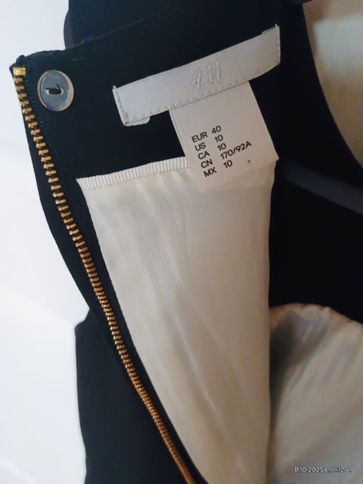 Черна права рокля Н&M.