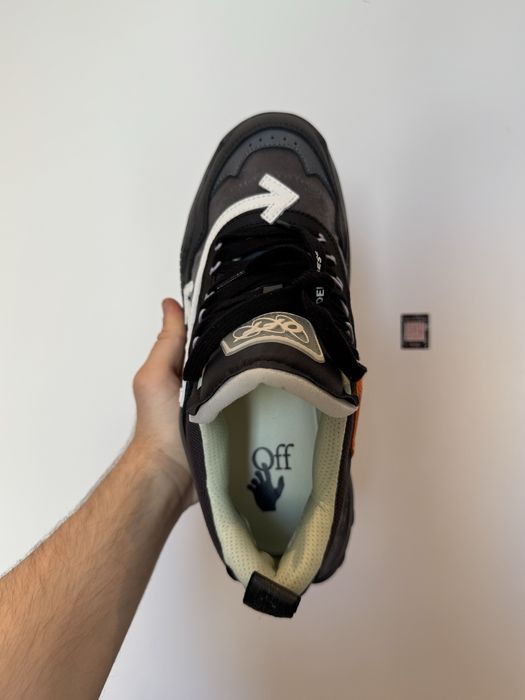 Adidasi alergat barbati negrii