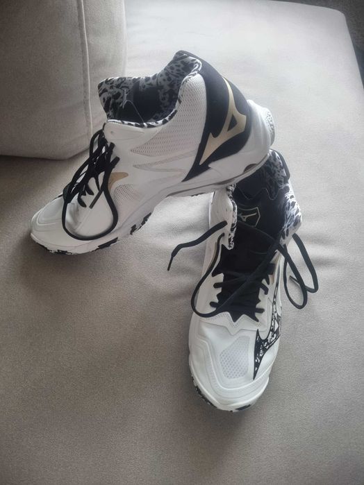 Обувки за волейбол Mizuno wave lightning z8 mid