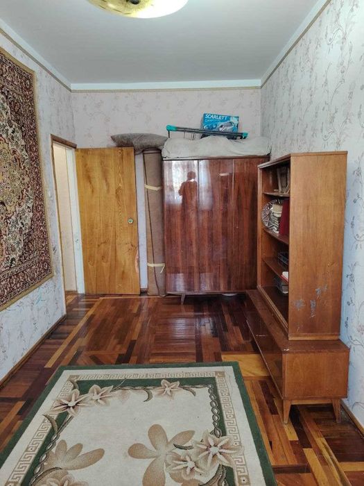 Продаю квартиру возле ресторана Райхон Чиланзар 9 2х ком