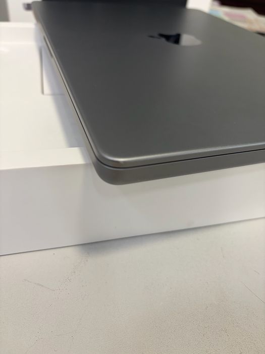 MacBook Pro 14 m3 8/512