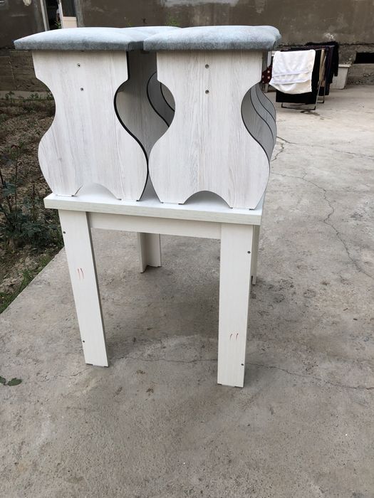 Стол и стулья с мякгим сиденьем от производителья в наличии