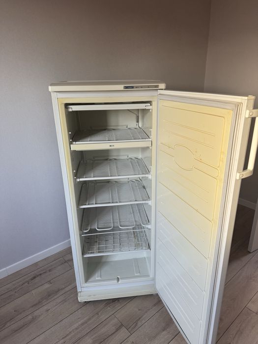 Продам морозильную камеру