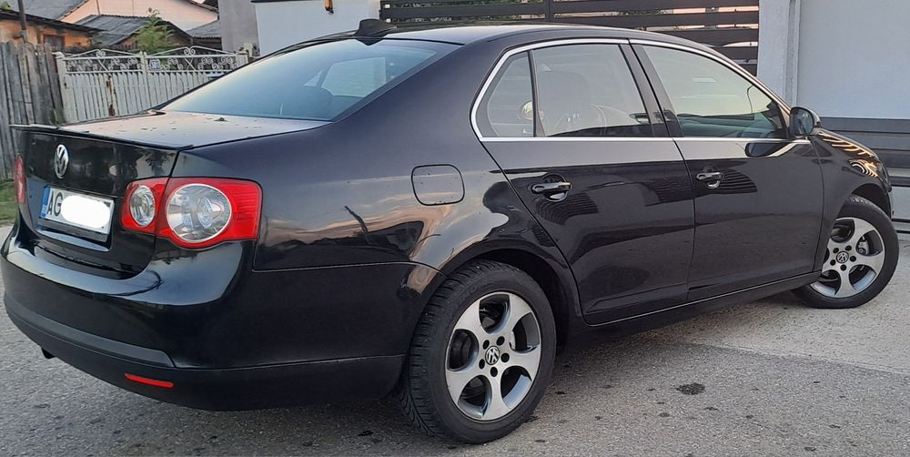 Vând Volkswagen Jetta 1.6 mpi
