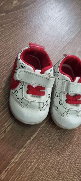 Турецкий туфельки и кроссовка для девочек Цена за все 16- 19 размер 
Ю