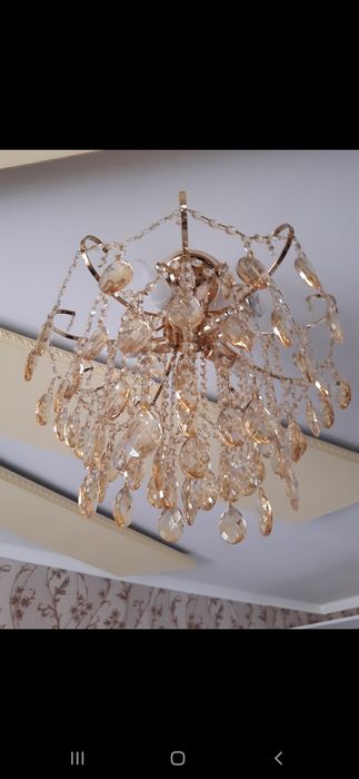 Продам люстру в отличном состоянии