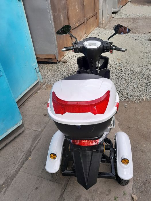 Продам электроскутер трёхколёсный