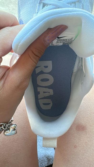 Nike Vomero 18  EU 42