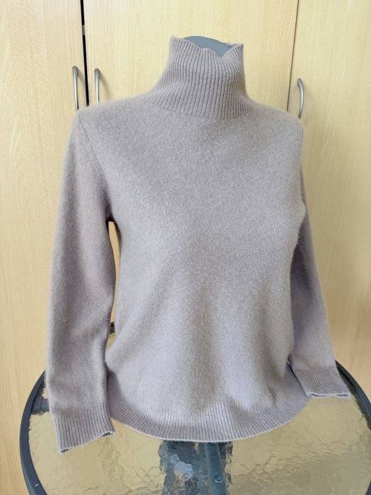 Пуловер от Weekend MaxMara. 100% кашмир. Размер S