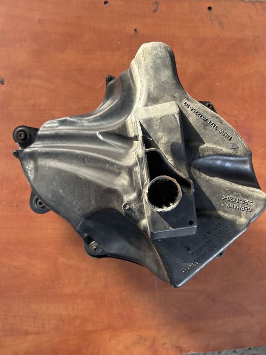 Carcasa filtru aer Bmw seria 1 e87 motor 2.0 benzina an 2004-2008