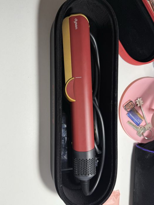 Продам новый Dyson Airstrait